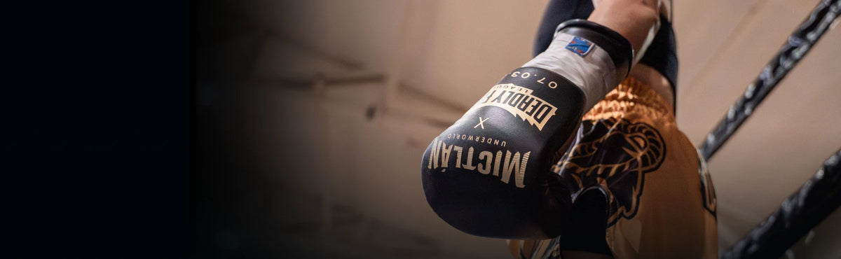 Guante de box Mictlán en pleno golpe